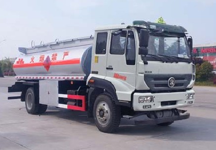 重汽斯太爾加油車(chē)圖片 重汽斯太爾加油車(chē)圖片