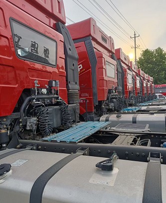 庫(kù)存解放J6P雙驅(qū)牽引車 庫(kù)存解放J6P雙驅(qū)牽引車