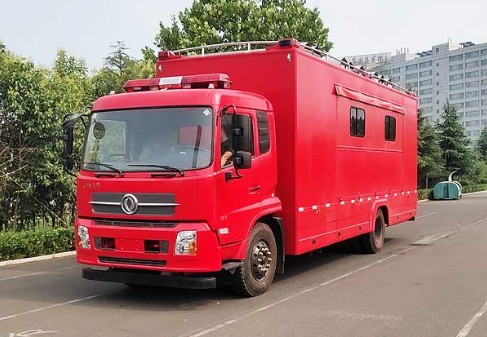 東風天錦軍用炊事車 東風天錦軍用炊事車