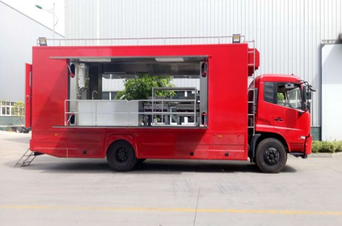 東風天錦軍用炊事車 東風天錦軍用炊事車